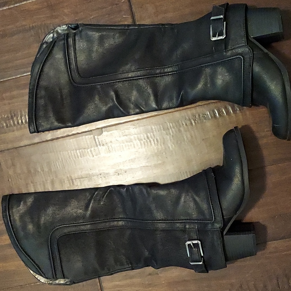 Zip Up Boots. Size 6. Black.